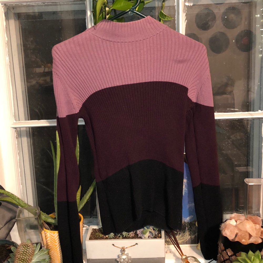 Multi color turtle neck
